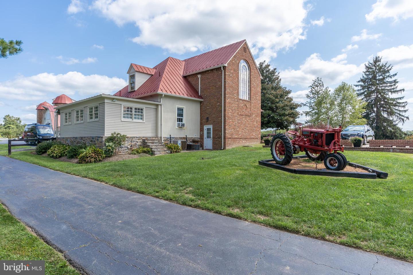 15158 BERLIN TPKE, PURCELLVILLE, Virginia 20132, 6 Bedrooms Bedrooms, ,4 BathroomsBathrooms,Residential,For sale,15158 BERLIN TPKE,VALO2077300 MLS # VALO2077300