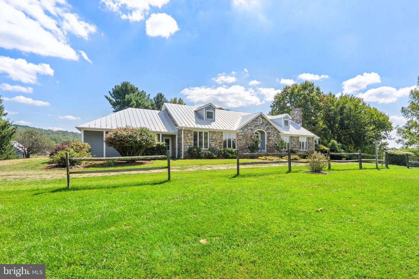 8313 STABLE GATE RD, WARRENTON, Virginia 20186, 5 Bedrooms Bedrooms, ,5 BathroomsBathrooms,Residential,For sale,8313 STABLE GATE RD,VAFQ2013754 MLS # VAFQ2013754