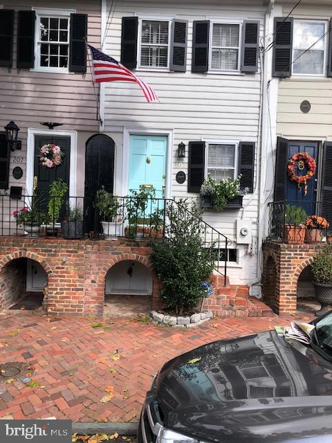 205 WOLFE ST, ALEXANDRIA, Virginia 22314, 3 Bedrooms Bedrooms, ,2 BathroomsBathrooms,Residential,For sale,205 WOLFE ST,VAAX2037676 MLS # VAAX2037676