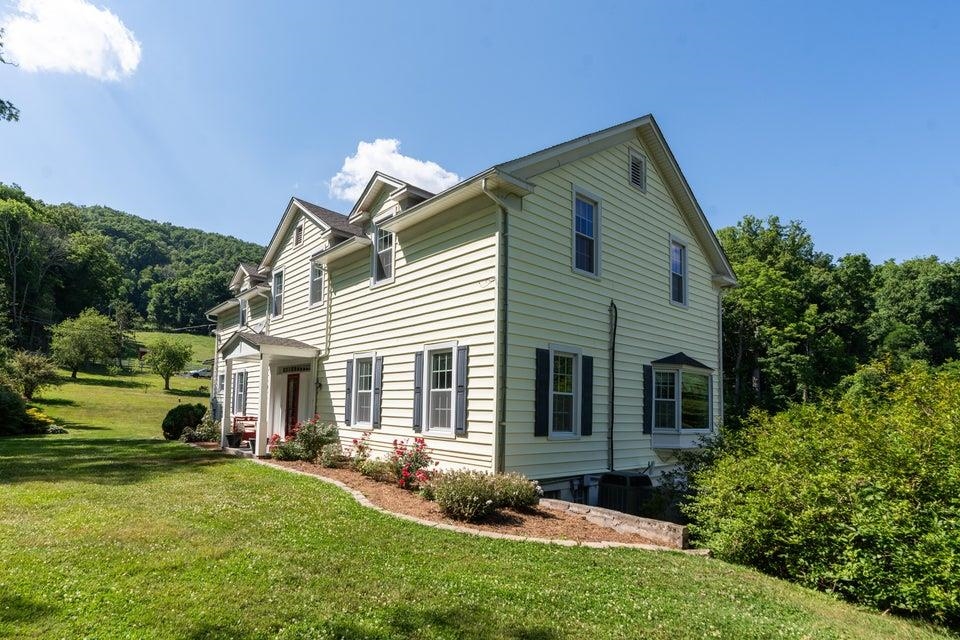 6325 SAM SNEAD HWY, HOT SPRINGS, Virginia 24445, 5 Bedrooms Bedrooms, ,3 BathroomsBathrooms,Residential,Seven Springs Farm,6325 SAM SNEAD HWY,656752 MLS # 656752