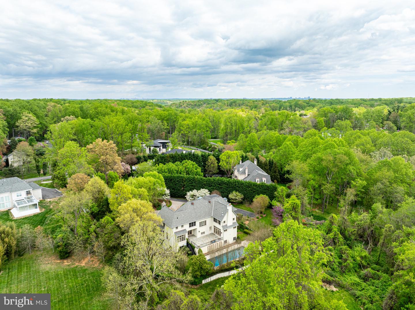 8035 GEORGETOWN PIKE, MCLEAN, Virginia 22102, 4 Bedrooms Bedrooms, ,4 BathroomsBathrooms,Residential,For sale,8035 GEORGETOWN PIKE,VAFX2162130 MLS # VAFX2162130