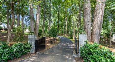 8110 GEORGETOWN PIKE, MCLEAN, Virginia 22102, ,Land,For sale,8110 GEORGETOWN PIKE,VAFX2201420 MLS # VAFX2201420