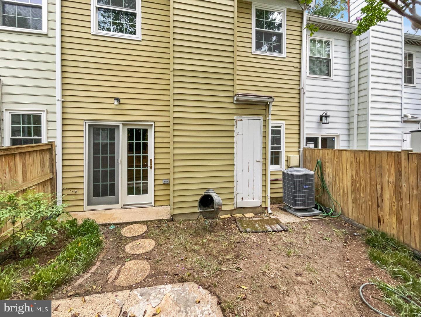 9856 OAKDALE WOODS CT, VIENNA, Virginia 22181, 3 Bedrooms Bedrooms, ,2 BathroomsBathrooms,Residential,For sale,9856 OAKDALE WOODS CT,VAFX2197680 MLS # VAFX2197680