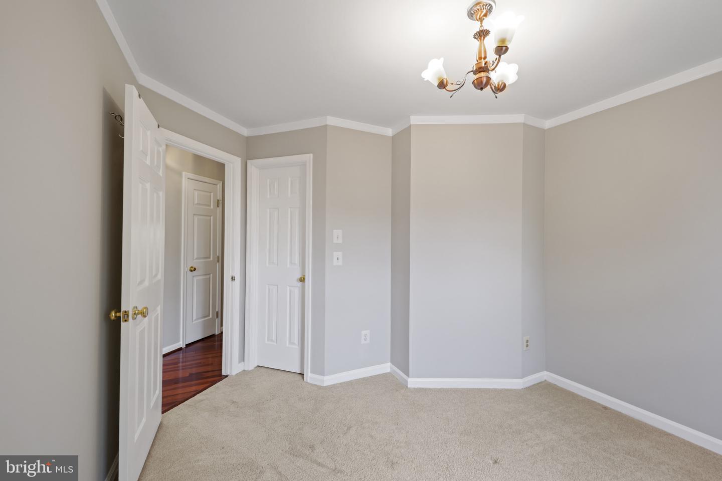 2039 MADRILLON SPRINGS CT, VIENNA, Virginia 22182, 3 Bedrooms Bedrooms, ,3 BathroomsBathrooms,Residential,For sale,2039 MADRILLON SPRINGS CT,VAFX2198500 MLS # VAFX2198500