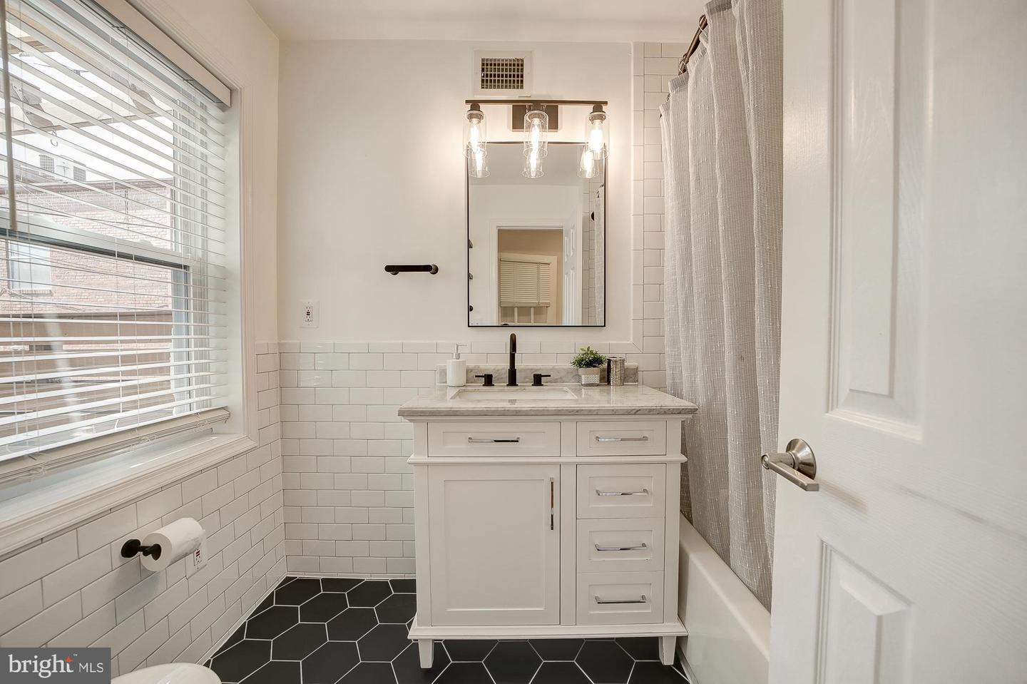 1511 INDEPENDENCE AVE SE, WASHINGTON, District Of Columbia 20003, 2 Bedrooms Bedrooms, ,1 BathroomBathrooms,Residential,For sale,1511 INDEPENDENCE AVE SE,DCDC2158486 MLS # DCDC2158486