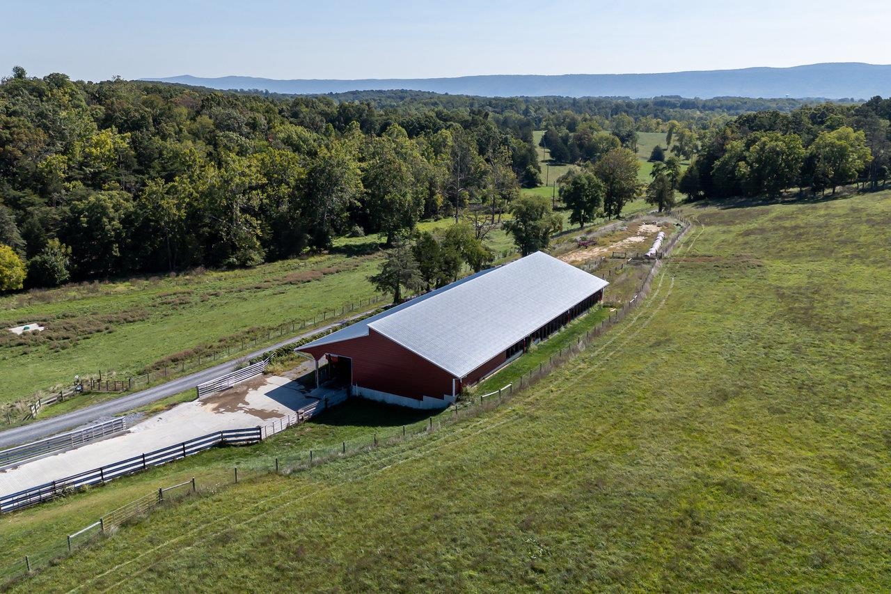 1743 COFFMANTOWN RD, WOODSTOCK, Virginia 22664, 3 Bedrooms Bedrooms, ,2 BathroomsBathrooms,Residential,1743 COFFMANTOWN RD,656797 MLS # 656797