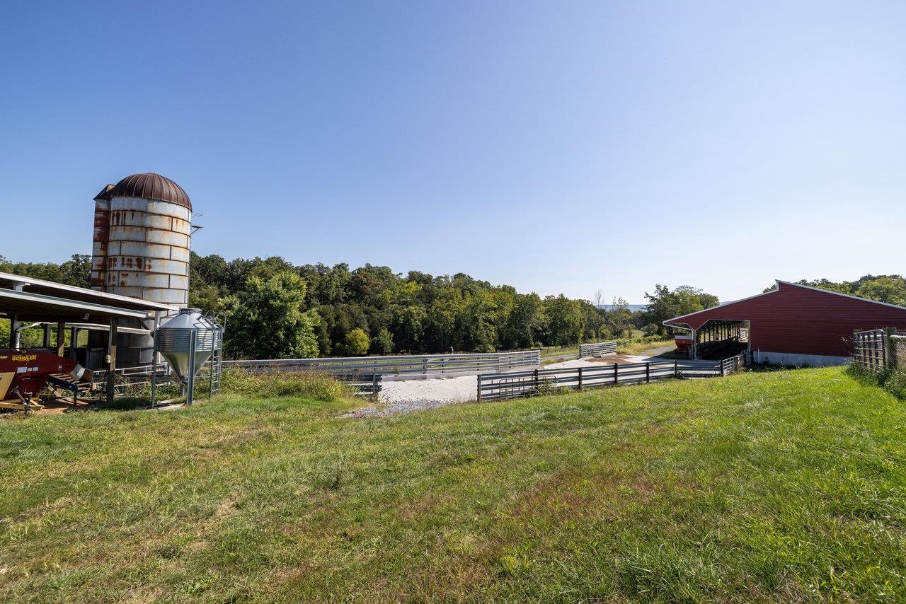 1743 COFFMANTOWN RD, WOODSTOCK, Virginia 22664, 3 Bedrooms Bedrooms, ,2 BathroomsBathrooms,Residential,1743 COFFMANTOWN RD,656797 MLS # 656797