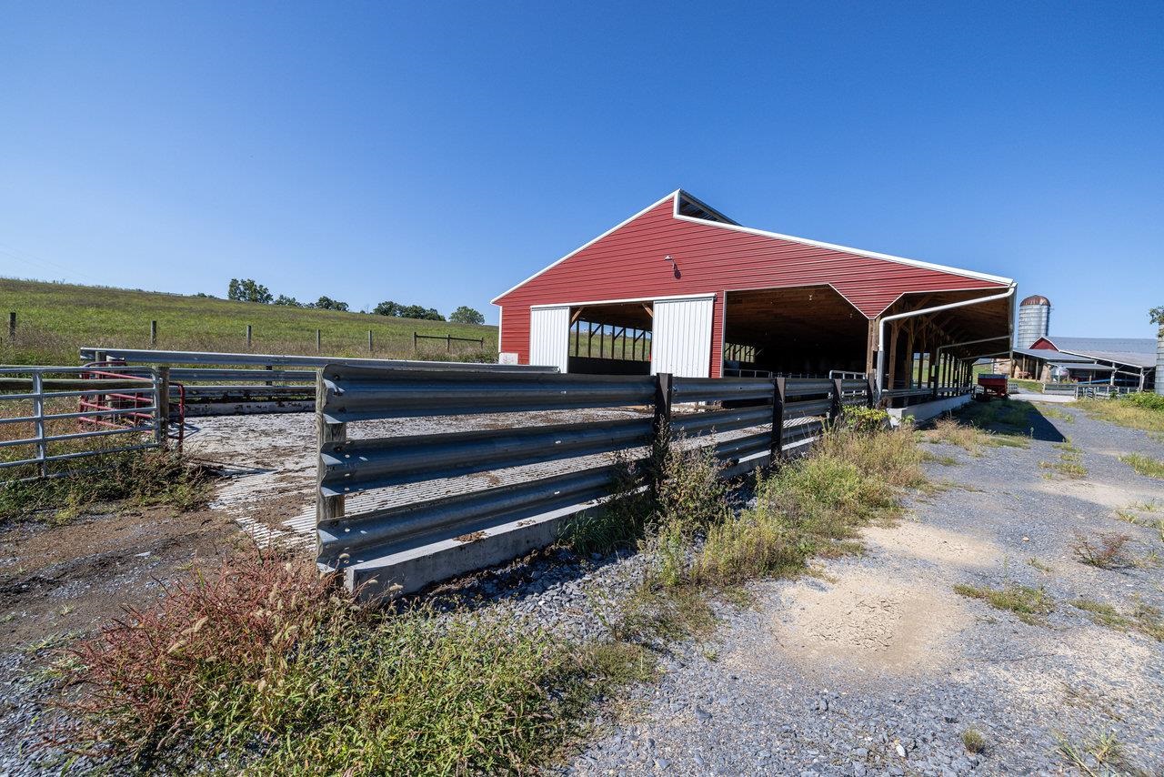 1743 COFFMANTOWN RD, WOODSTOCK, Virginia 22664, 3 Bedrooms Bedrooms, ,2 BathroomsBathrooms,Residential,1743 COFFMANTOWN RD,656797 MLS # 656797