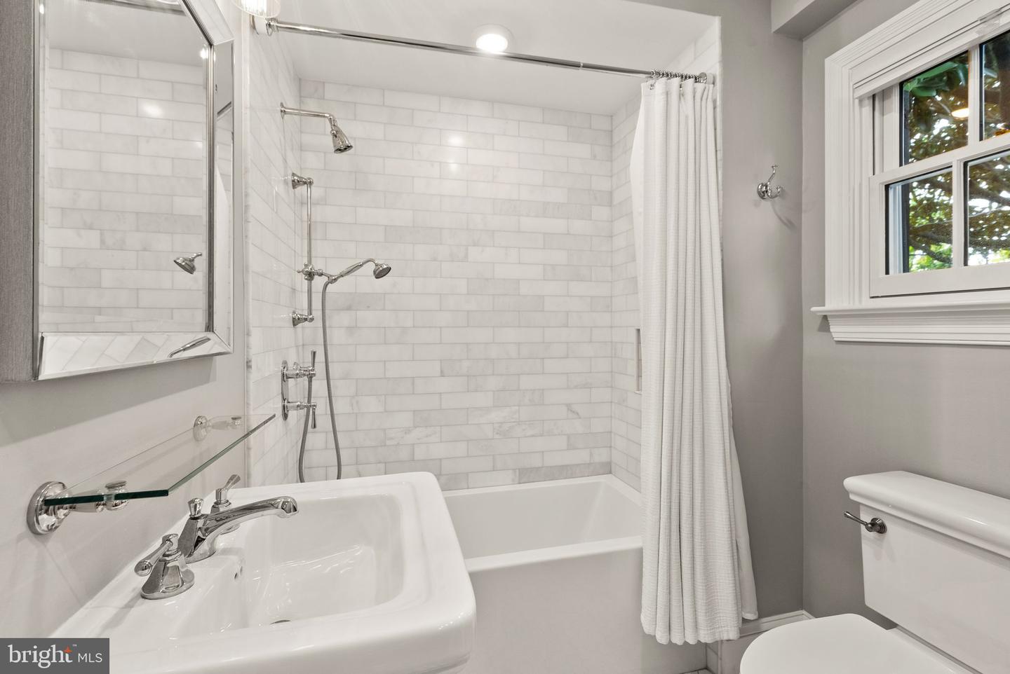 501 N ALFRED ST, ALEXANDRIA, Virginia 22314, 3 Bedrooms Bedrooms, ,2 BathroomsBathrooms,Residential,For sale,501 N ALFRED ST,VAAX2037732 MLS # VAAX2037732