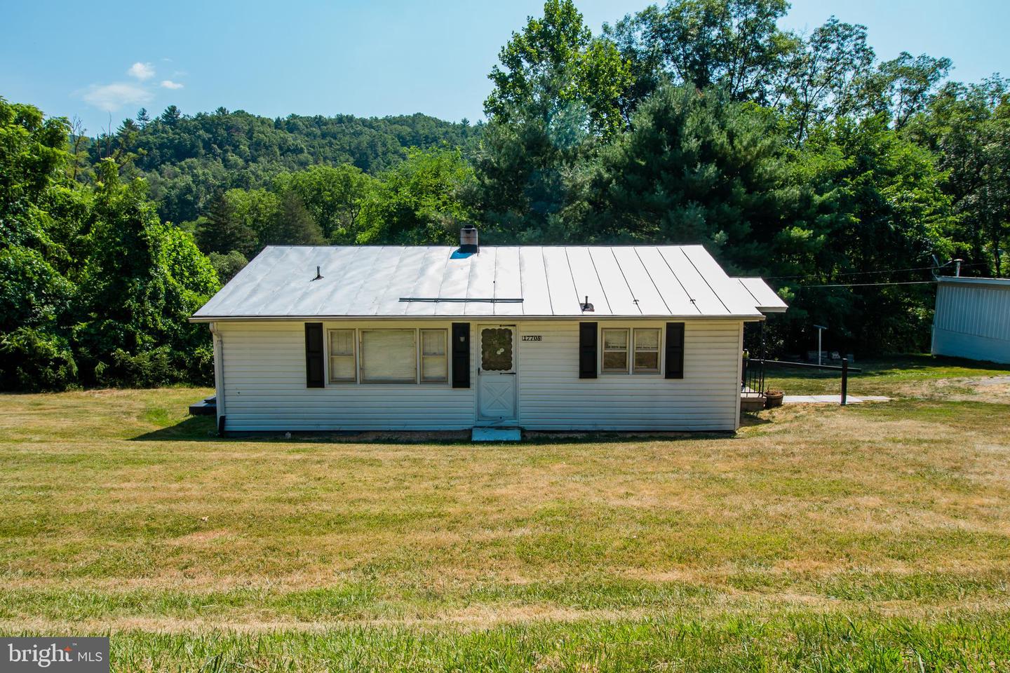 17708 RUNIONS CREEK RD, BROADWAY, Virginia 22815, 3 Bedrooms Bedrooms, ,1 BathroomBathrooms,Residential,For sale,17708 RUNIONS CREEK RD,VARO2001750 MLS # VARO2001750