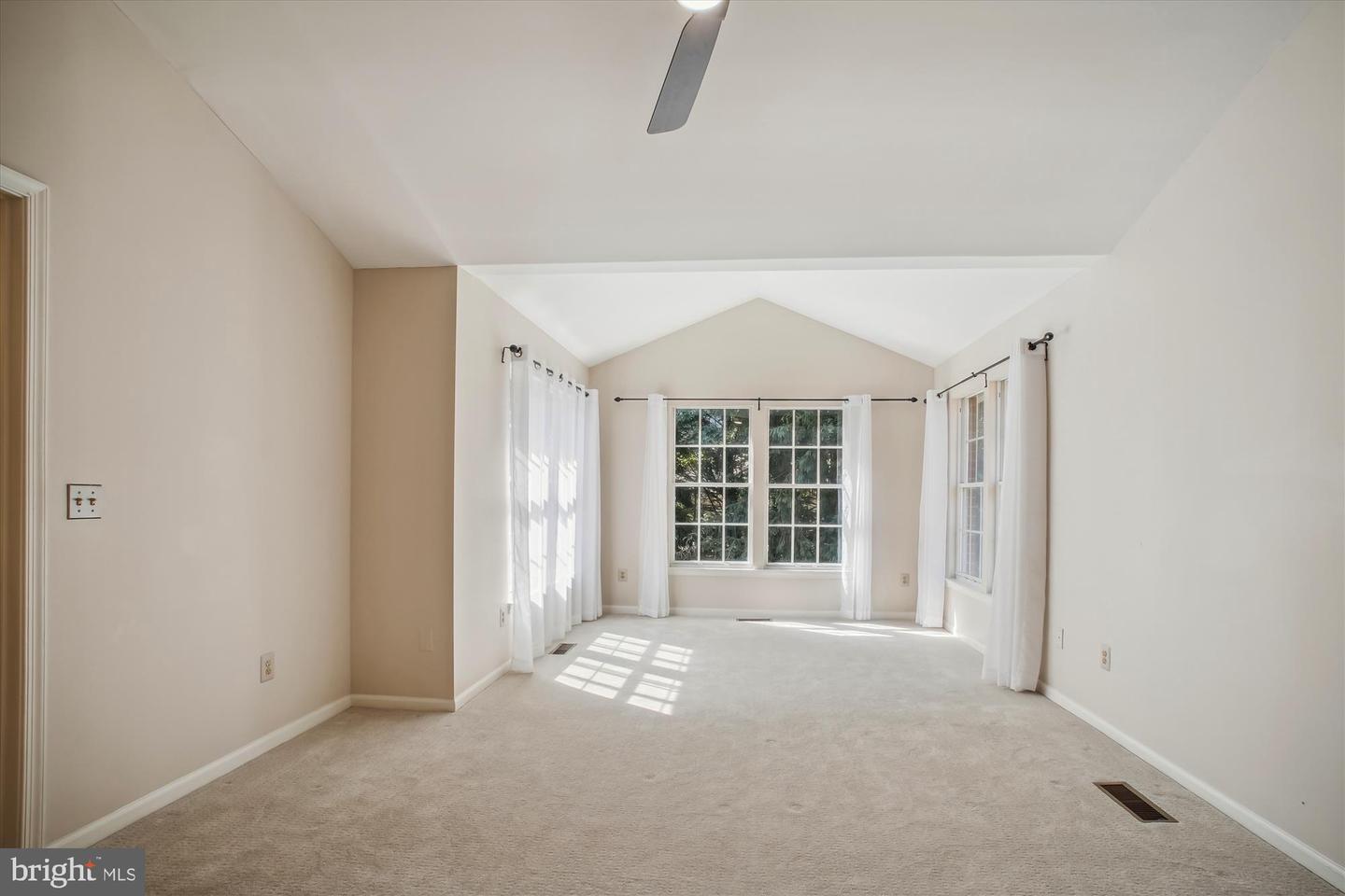 1399 PARK GARDEN LN LN, RESTON, Virginia 20194, 3 Bedrooms Bedrooms, ,3 BathroomsBathrooms,Residential,For sale,1399 PARK GARDEN LN LN,VAFX2201962 MLS # VAFX2201962