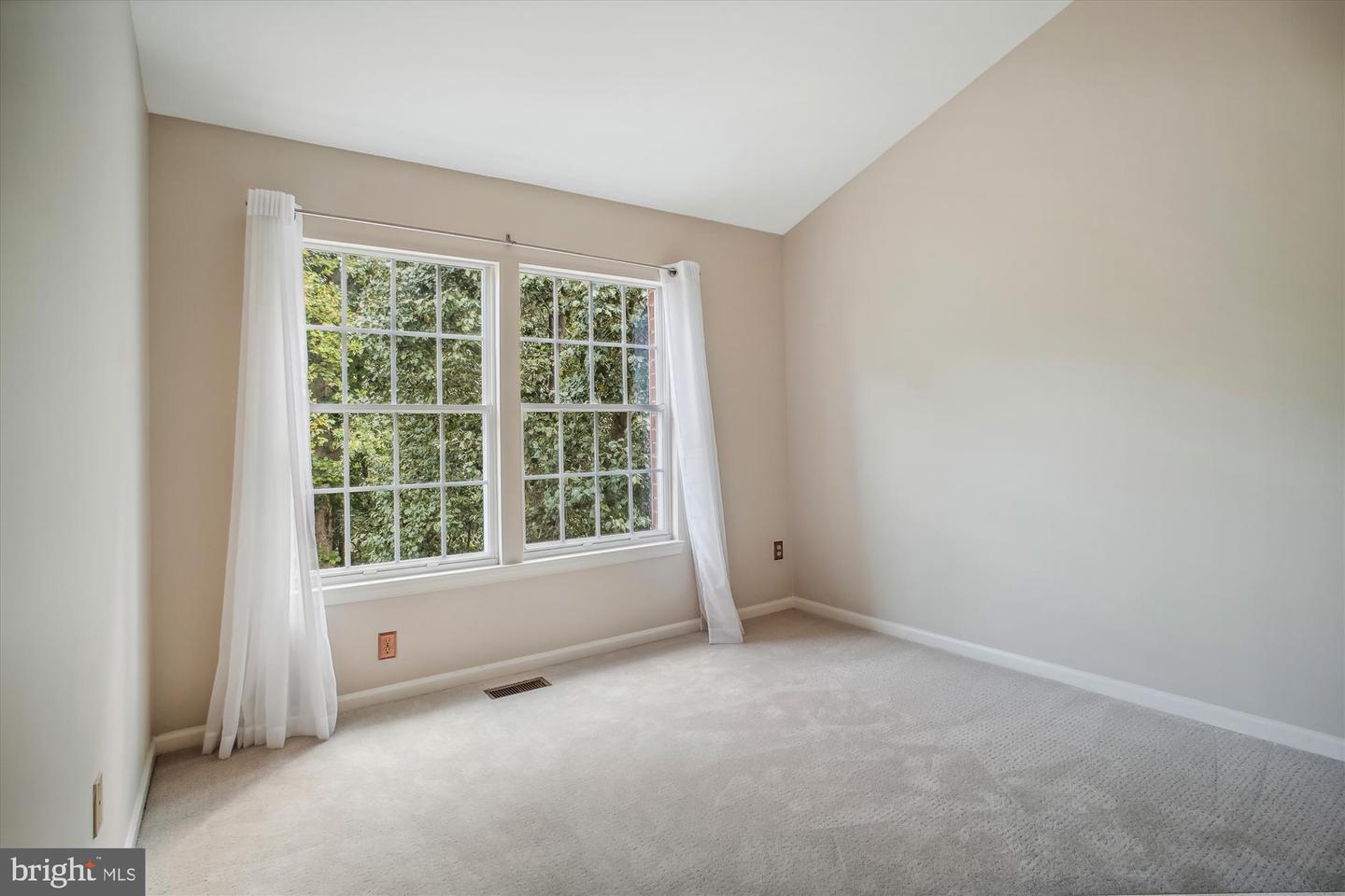 1399 PARK GARDEN LN LN, RESTON, Virginia 20194, 3 Bedrooms Bedrooms, ,3 BathroomsBathrooms,Residential,For sale,1399 PARK GARDEN LN LN,VAFX2201962 MLS # VAFX2201962