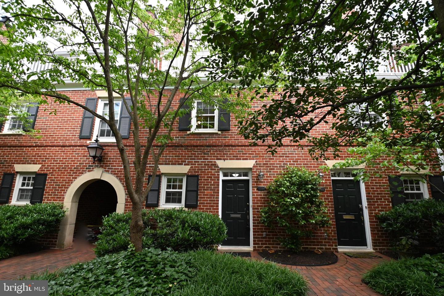 1034 N ROYAL ST N #1034, ALEXANDRIA, Virginia 22314, 2 Bedrooms Bedrooms, ,2 BathroomsBathrooms,Residential,For sale,1034 N ROYAL ST N #1034,VAAX2038058 MLS # VAAX2038058