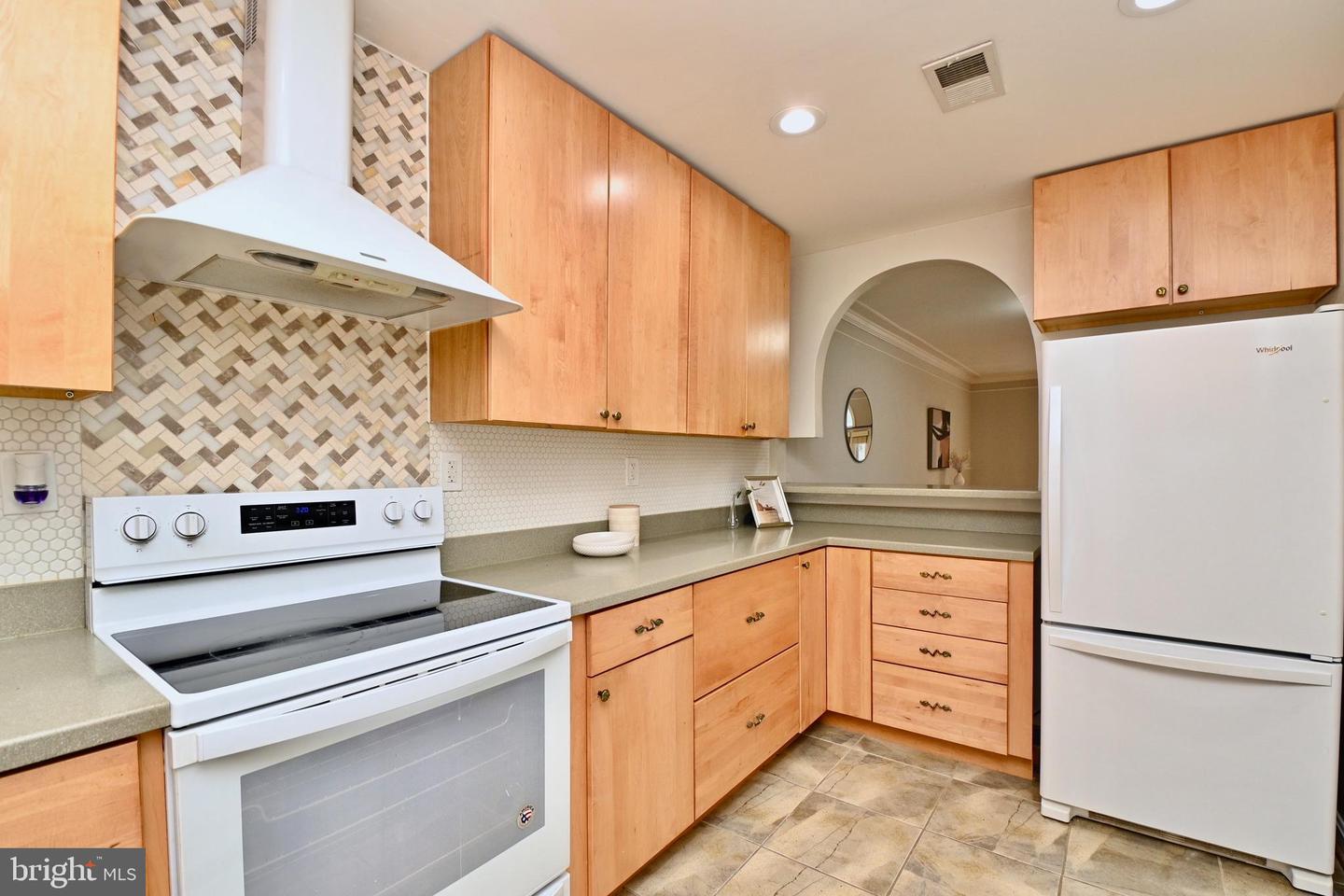 1034 N ROYAL ST N #1034, ALEXANDRIA, Virginia 22314, 2 Bedrooms Bedrooms, ,2 BathroomsBathrooms,Residential,For sale,1034 N ROYAL ST N #1034,VAAX2038058 MLS # VAAX2038058