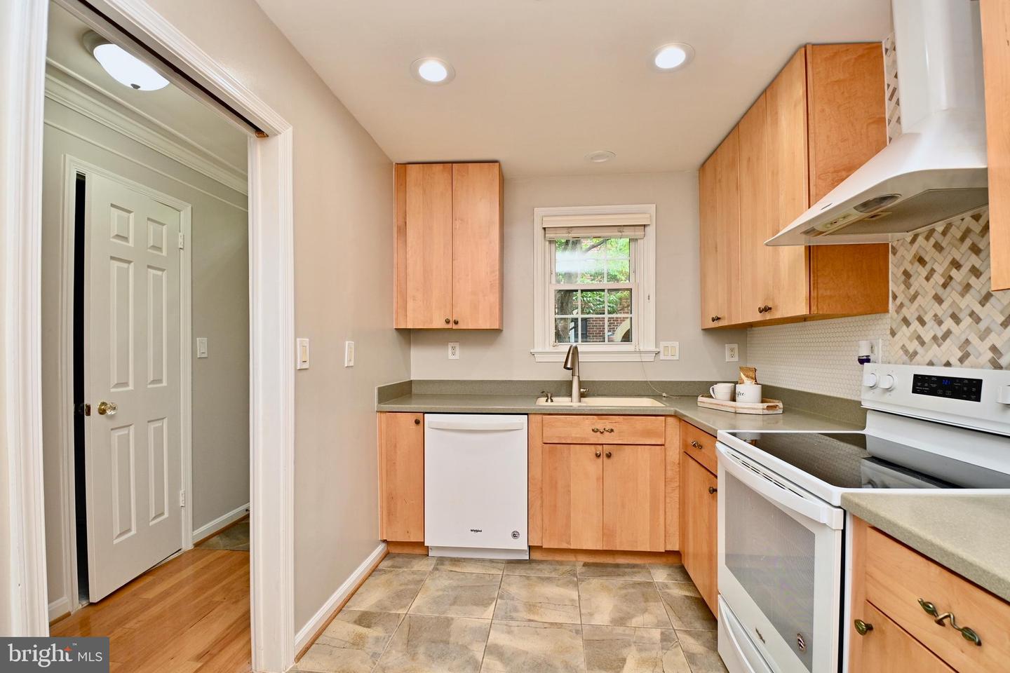 1034 N ROYAL ST N #1034, ALEXANDRIA, Virginia 22314, 2 Bedrooms Bedrooms, ,2 BathroomsBathrooms,Residential,For sale,1034 N ROYAL ST N #1034,VAAX2038058 MLS # VAAX2038058