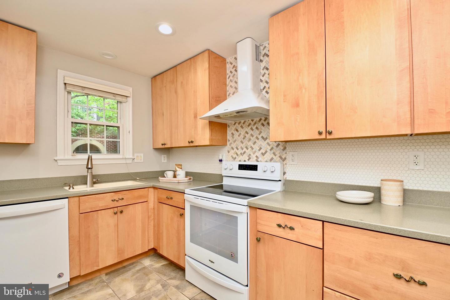 1034 N ROYAL ST N #1034, ALEXANDRIA, Virginia 22314, 2 Bedrooms Bedrooms, ,2 BathroomsBathrooms,Residential,For sale,1034 N ROYAL ST N #1034,VAAX2038058 MLS # VAAX2038058