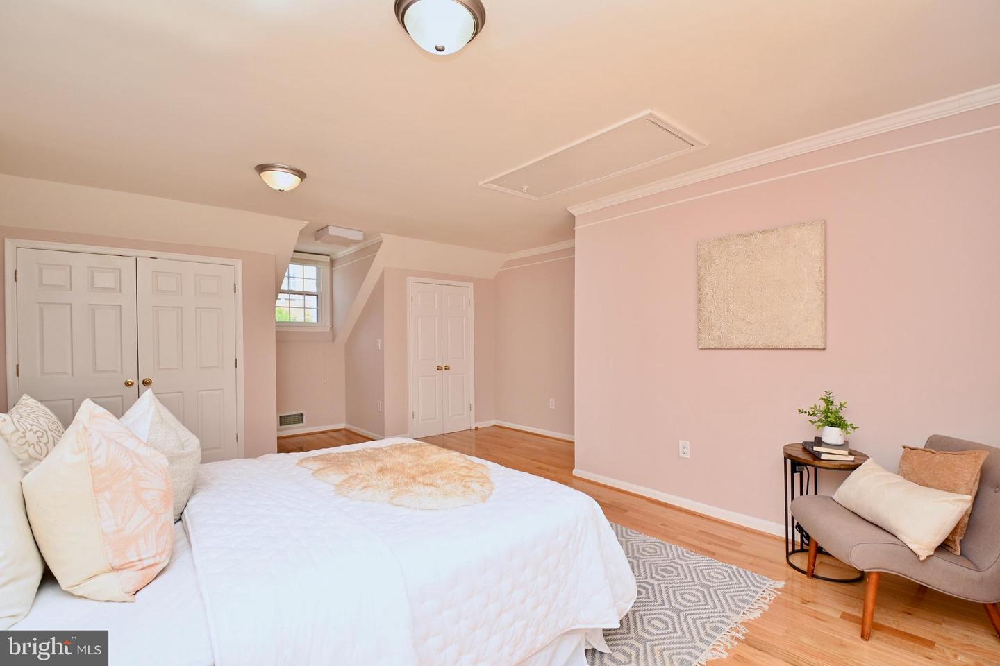 1034 N ROYAL ST N #1034, ALEXANDRIA, Virginia 22314, 2 Bedrooms Bedrooms, ,2 BathroomsBathrooms,Residential,For sale,1034 N ROYAL ST N #1034,VAAX2038058 MLS # VAAX2038058