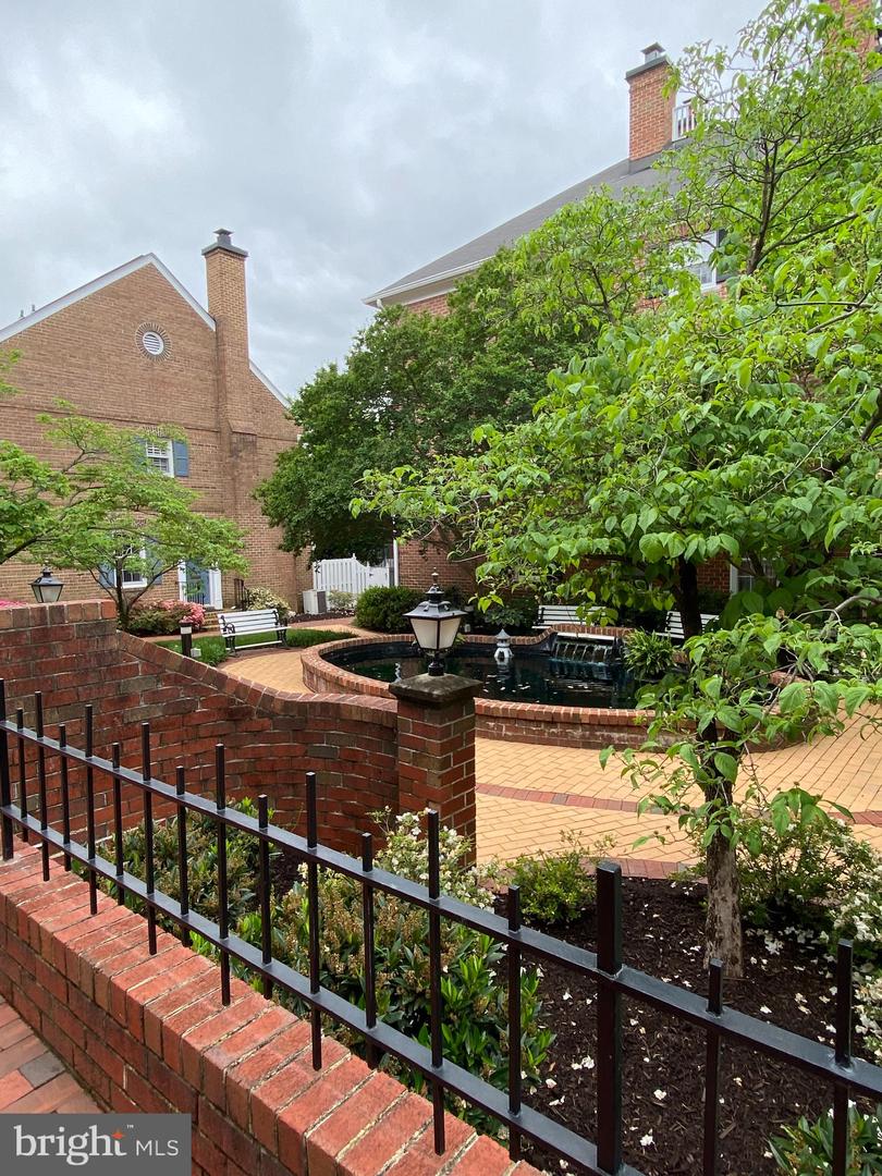 1034 N ROYAL ST N #1034, ALEXANDRIA, Virginia 22314, 2 Bedrooms Bedrooms, ,2 BathroomsBathrooms,Residential,For sale,1034 N ROYAL ST N #1034,VAAX2038058 MLS # VAAX2038058