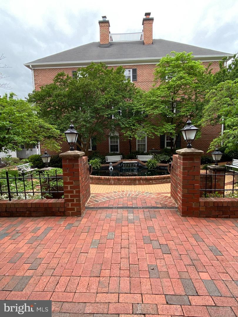 1034 N ROYAL ST N #1034, ALEXANDRIA, Virginia 22314, 2 Bedrooms Bedrooms, ,2 BathroomsBathrooms,Residential,For sale,1034 N ROYAL ST N #1034,VAAX2038058 MLS # VAAX2038058