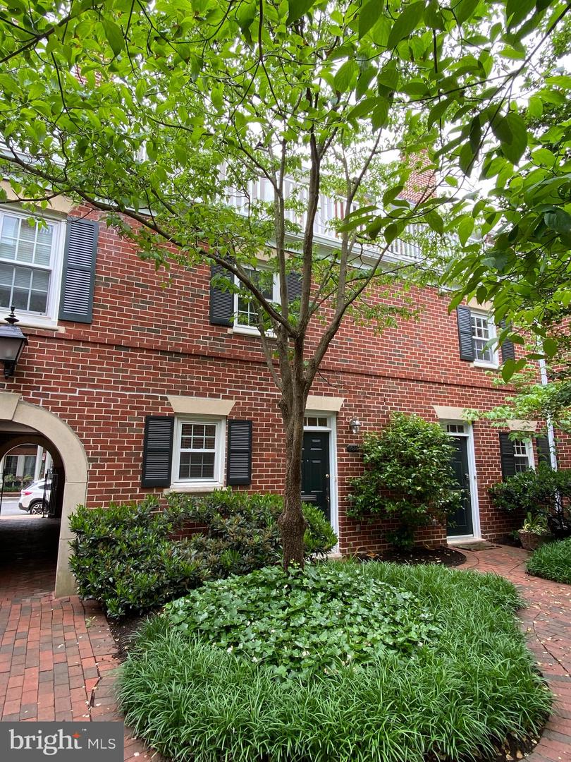 1034 N ROYAL ST N #1034, ALEXANDRIA, Virginia 22314, 2 Bedrooms Bedrooms, ,2 BathroomsBathrooms,Residential,For sale,1034 N ROYAL ST N #1034,VAAX2038058 MLS # VAAX2038058