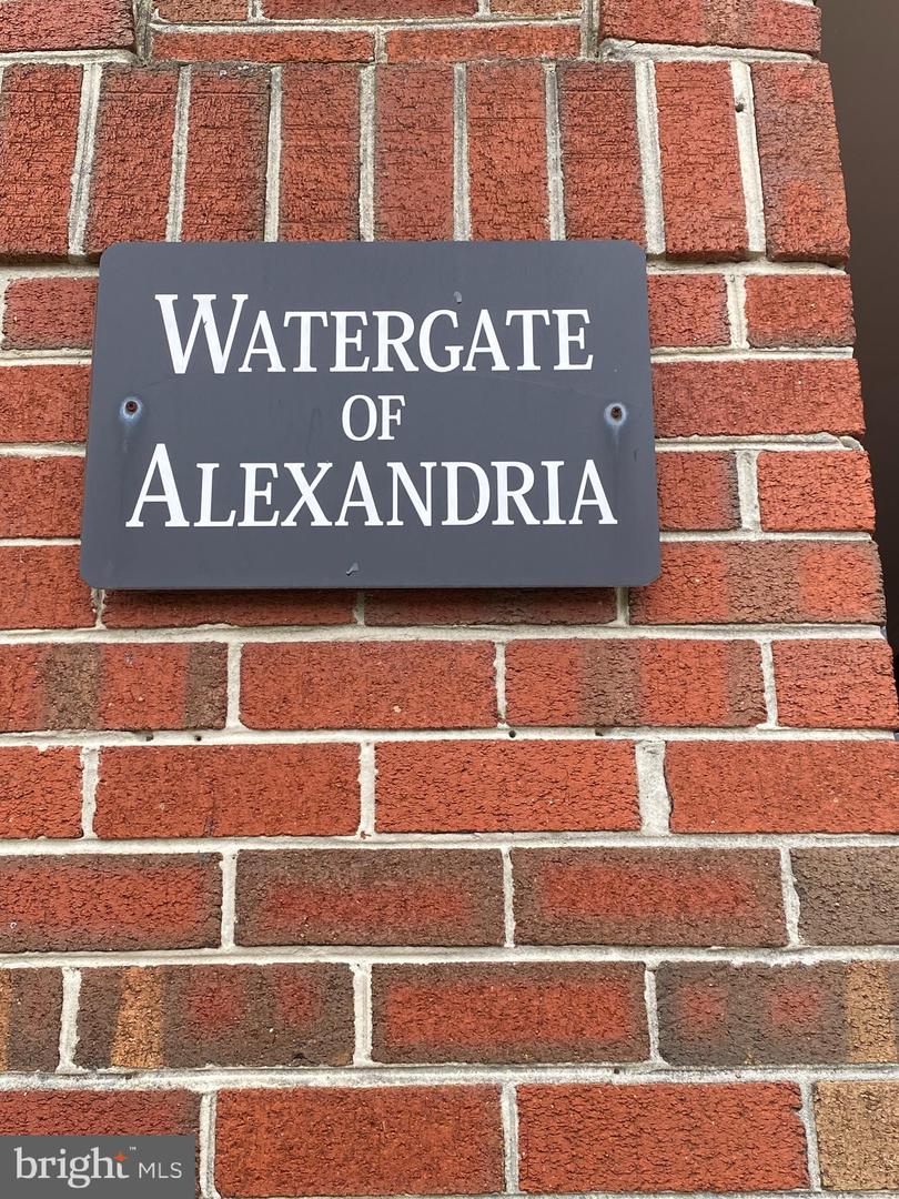 1034 N ROYAL ST N #1034, ALEXANDRIA, Virginia 22314, 2 Bedrooms Bedrooms, ,2 BathroomsBathrooms,Residential,For sale,1034 N ROYAL ST N #1034,VAAX2038058 MLS # VAAX2038058