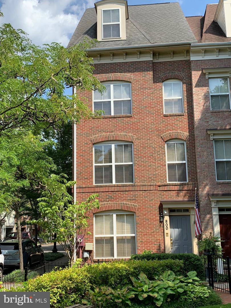 800 CAPITOL SQUARE PL SW, WASHINGTON, District Of Columbia 20024, 4 Bedrooms Bedrooms, ,4 BathroomsBathrooms,Residential,For sale,800 CAPITOL SQUARE PL SW,DCDC2156638 MLS # DCDC2156638