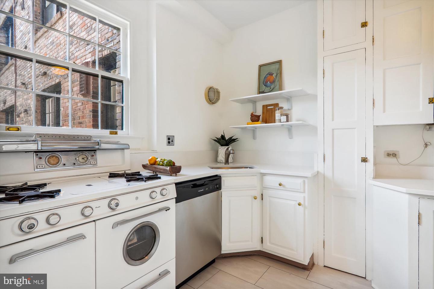 3041 SEDGWICK ST NW #303, WASHINGTON, District Of Columbia 20008, 2 Bedrooms Bedrooms, ,1 BathroomBathrooms,Residential,For sale,3041 SEDGWICK ST NW #303,DCDC2145306 MLS # DCDC2145306