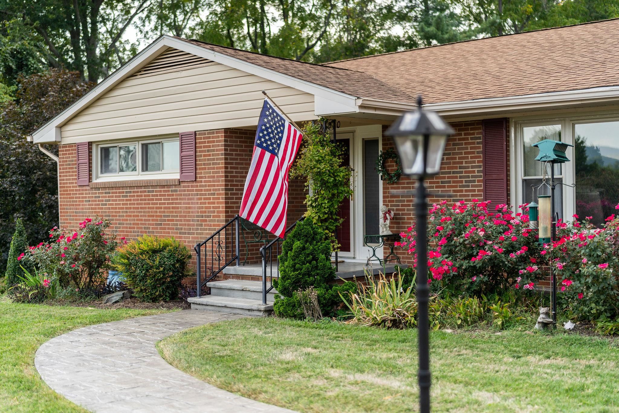 810 FAIRWAY DR, WAYNESBORO, Virginia 22980, 3 Bedrooms Bedrooms, ,3 BathroomsBathrooms,Residential,810 FAIRWAY DR,656864 MLS # 656864