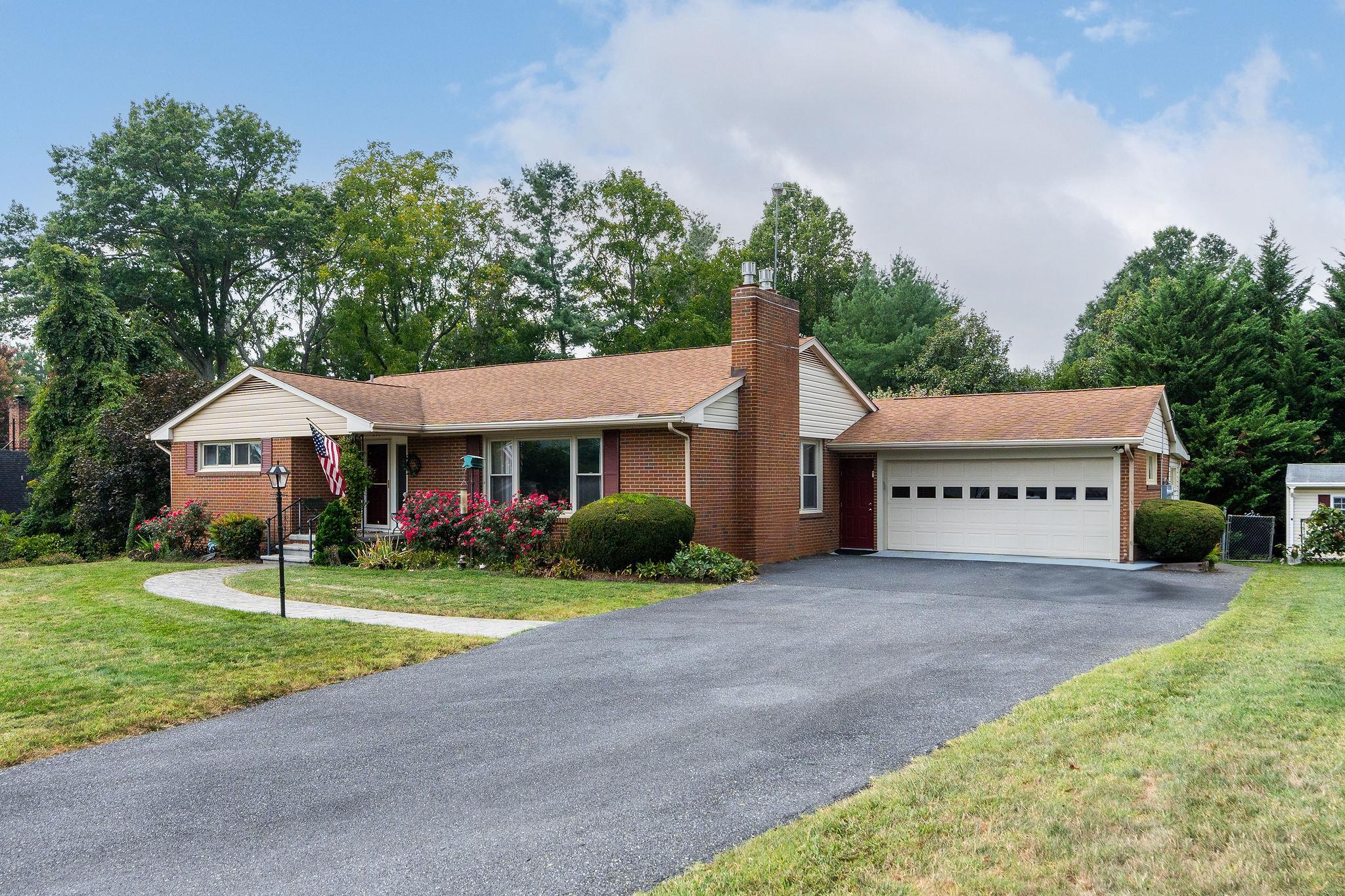 810 FAIRWAY DR, WAYNESBORO, Virginia 22980, 3 Bedrooms Bedrooms, ,3 BathroomsBathrooms,Residential,810 FAIRWAY DR,656864 MLS # 656864