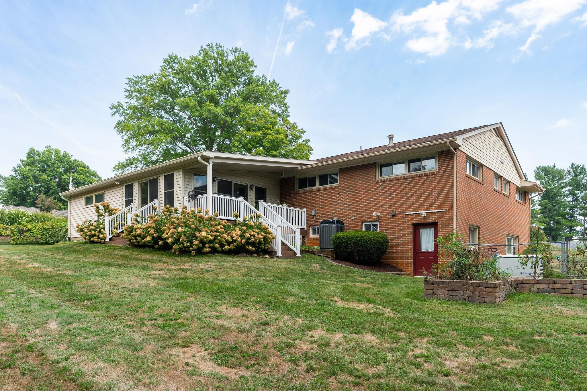 810 FAIRWAY DR, WAYNESBORO, Virginia 22980, 3 Bedrooms Bedrooms, ,3 BathroomsBathrooms,Residential,810 FAIRWAY DR,656864 MLS # 656864