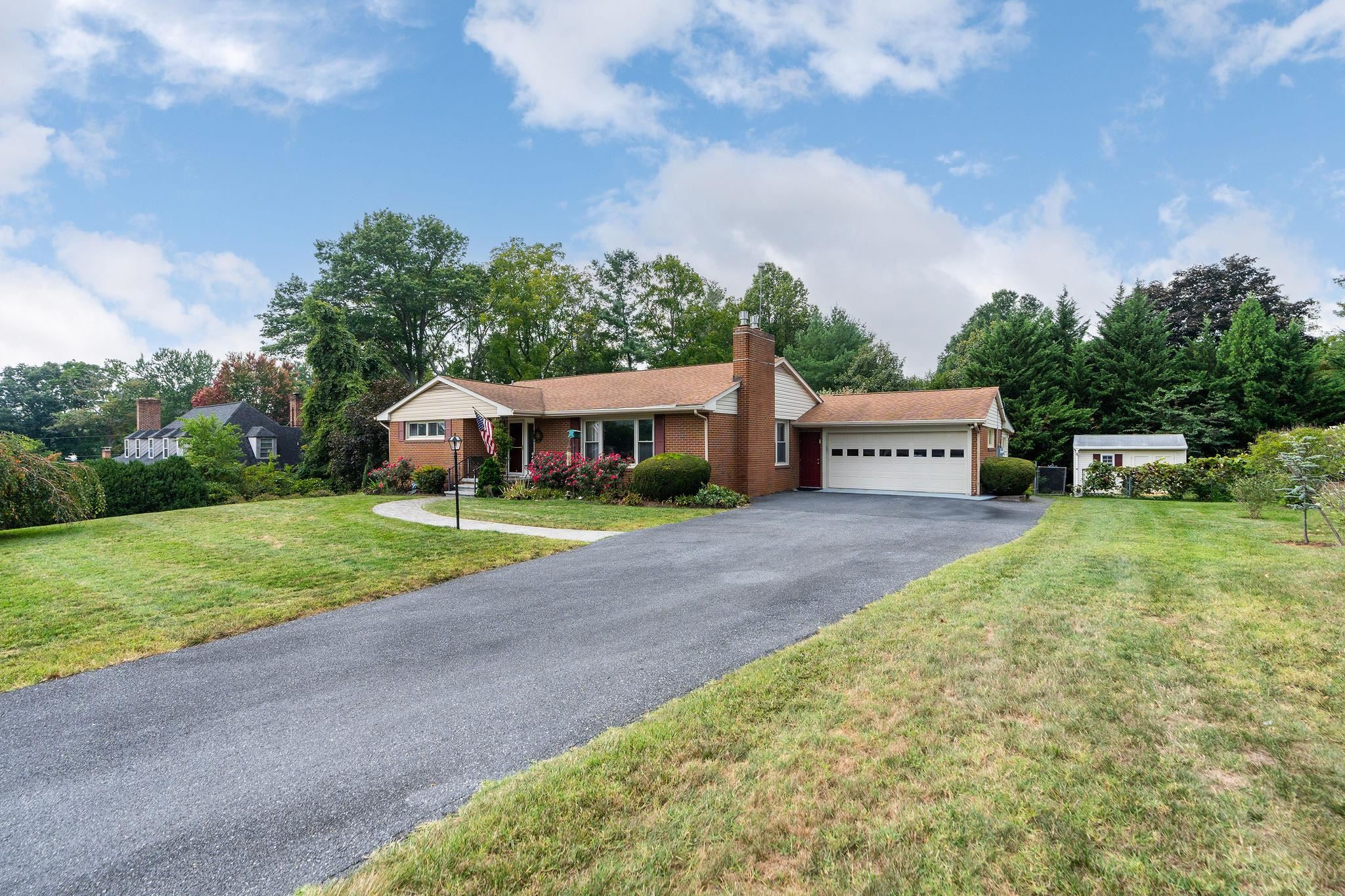 810 FAIRWAY DR, WAYNESBORO, Virginia 22980, 3 Bedrooms Bedrooms, ,3 BathroomsBathrooms,Residential,810 FAIRWAY DR,656864 MLS # 656864