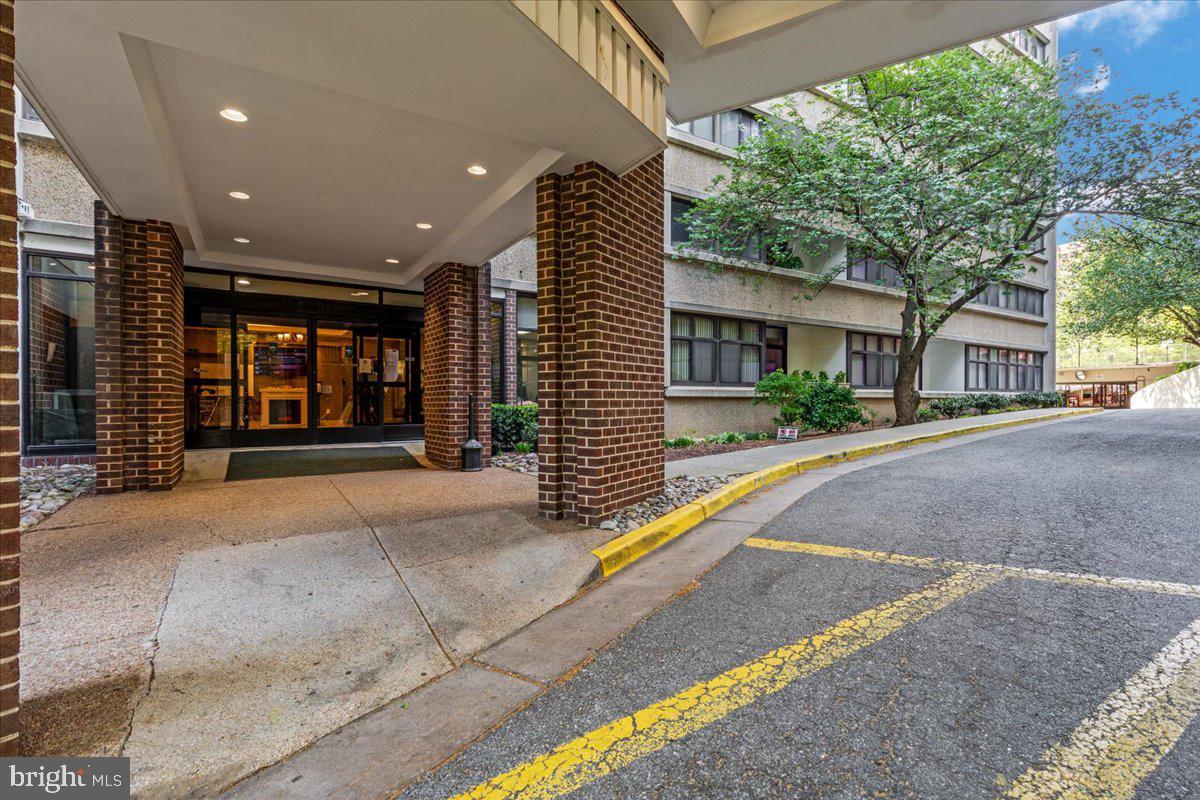 5911 EDSALL RD #1104, ALEXANDRIA, Virginia 22304, 2 Bedrooms Bedrooms, 7 Rooms Rooms,2 BathroomsBathrooms,Residential,For sale,5911 EDSALL RD #1104,VAAX2036950 MLS # VAAX2036950