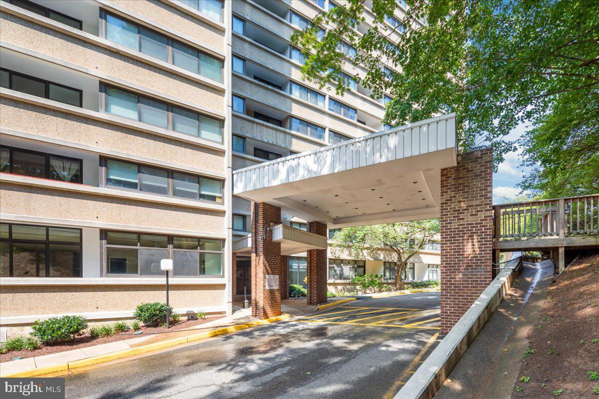 5911 EDSALL RD #1104, ALEXANDRIA, Virginia 22304, 2 Bedrooms Bedrooms, 7 Rooms Rooms,2 BathroomsBathrooms,Residential,For sale,5911 EDSALL RD #1104,VAAX2036950 MLS # VAAX2036950