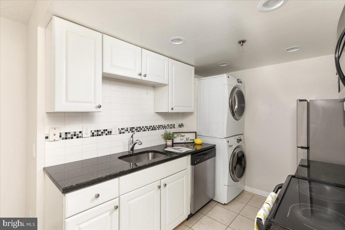 5911 EDSALL RD #1104, ALEXANDRIA, Virginia 22304, 2 Bedrooms Bedrooms, 7 Rooms Rooms,2 BathroomsBathrooms,Residential,For sale,5911 EDSALL RD #1104,VAAX2036950 MLS # VAAX2036950