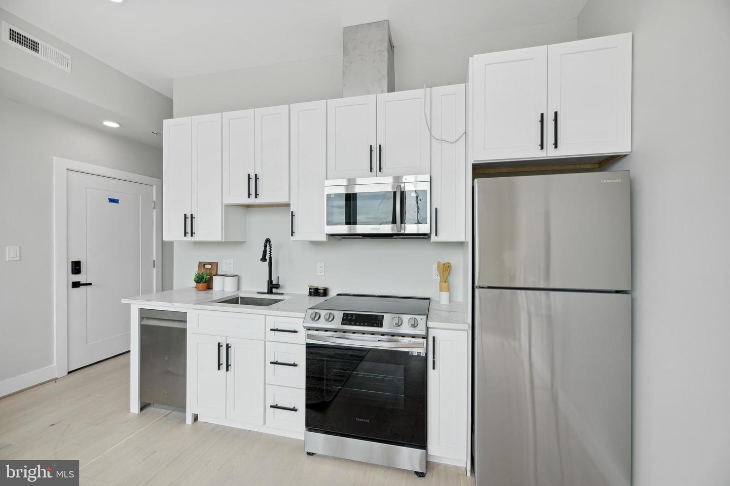2213 M ST NE #5, WASHINGTON, District Of Columbia 20002, 1 Bedroom Bedrooms, ,1 BathroomBathrooms,Residential,For sale,2213 M ST NE #5,DCDC2159420 MLS # DCDC2159420