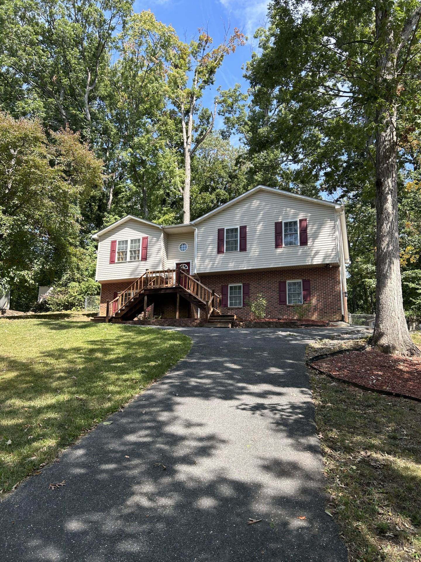 103 AUDUBON ST, STAUNTON, Virginia 24401, 4 Bedrooms Bedrooms, ,3 BathroomsBathrooms,Residential,103 AUDUBON ST,656878 MLS # 656878