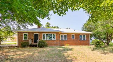 32 VILLAGE, WARSAW, Virginia 22572, 3 Bedrooms Bedrooms, 6 Rooms Rooms,2 BathroomsBathrooms,Residential,For sale,32 VILLAGE,VARV2000370 MLS # VARV2000370