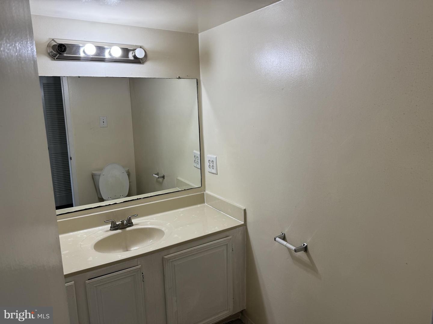 2632 FORT FARNSWORTH RD #142, ALEXANDRIA, Virginia 22303, 2 Bedrooms Bedrooms, ,1 BathroomBathrooms,Residential,For sale,2632 FORT FARNSWORTH RD #142,VAFX2193358 MLS # VAFX2193358