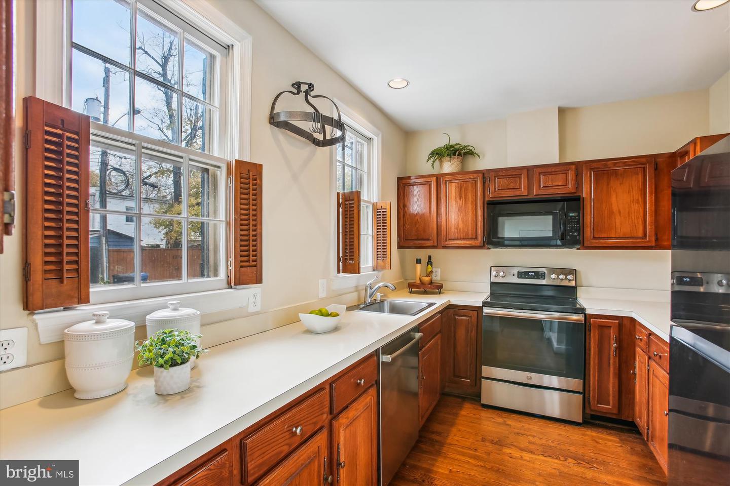 1316 SEAPORT LN, ALEXANDRIA, Virginia 22314, 3 Bedrooms Bedrooms, 11 Rooms Rooms,2 BathroomsBathrooms,Residential,For sale,1316 SEAPORT LN,VAAX2037156 MLS # VAAX2037156