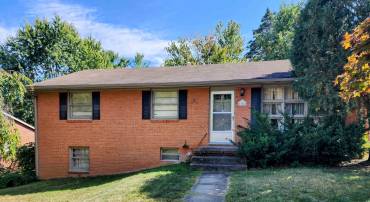 302 BURNLEY DR, STAUNTON, Virginia 24401, 3 Bedrooms Bedrooms, ,2 BathroomsBathrooms,Residential,302 BURNLEY DR,656907 MLS # 656907