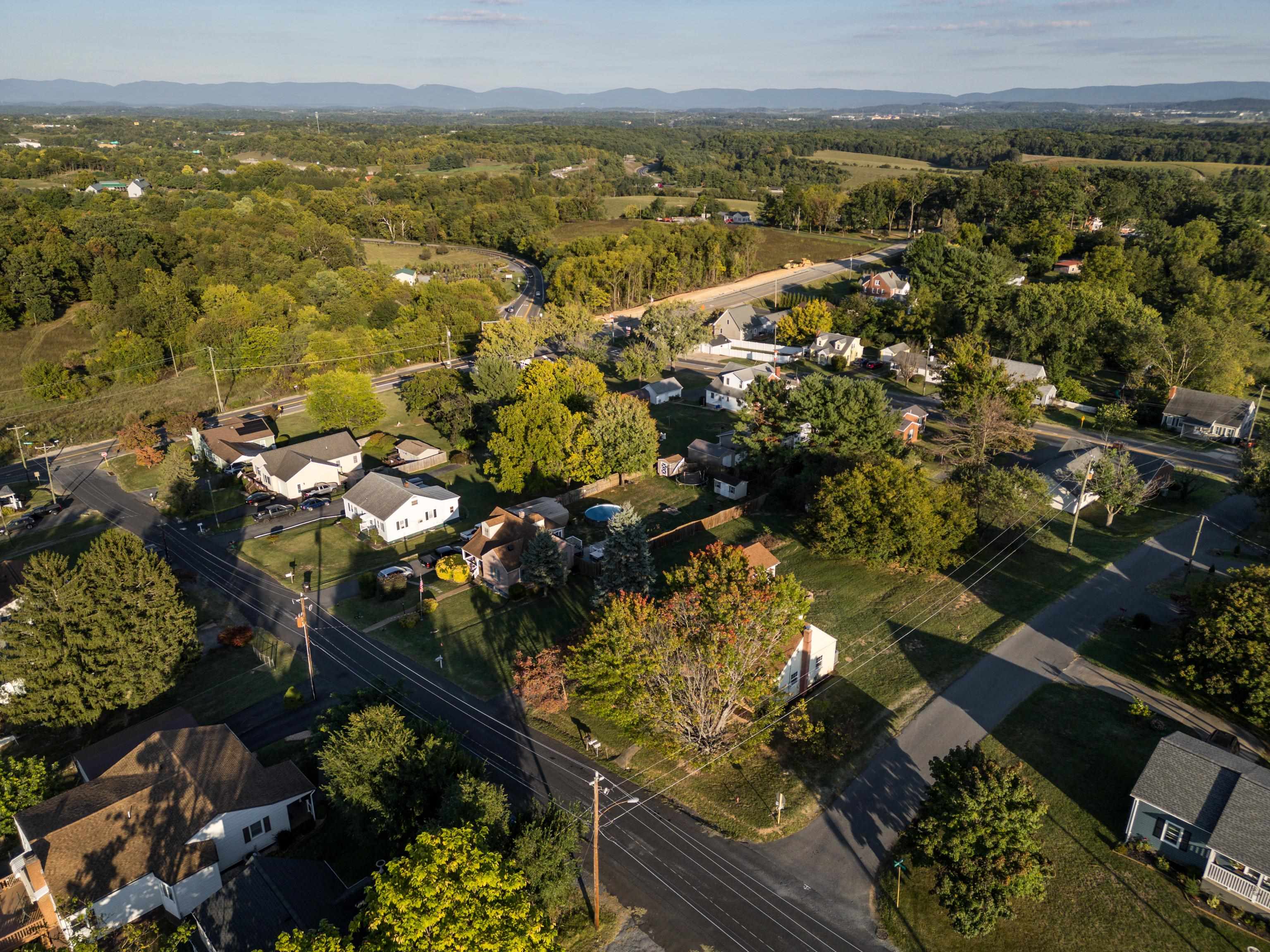 75 SUNSET BLVD, STAUNTON, Virginia 24401, 3 Bedrooms Bedrooms, ,1 BathroomBathrooms,Residential,75 SUNSET BLVD,656919 MLS # 656919