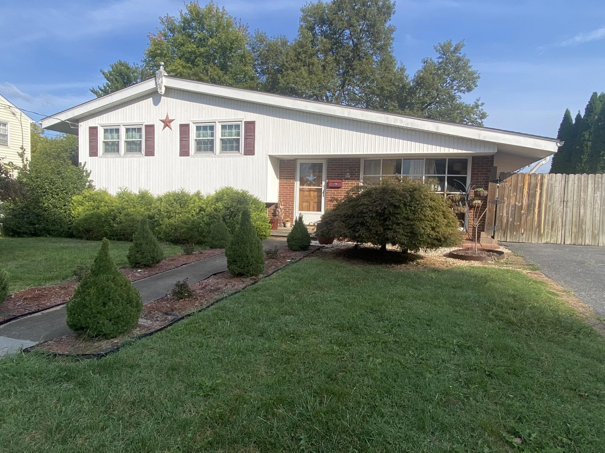 420 S LAUREL AVE, WAYNESBORO, Virginia 22980, 3 Bedrooms Bedrooms, ,2 BathroomsBathrooms,Residential,420 S LAUREL AVE,656920 MLS # 656920