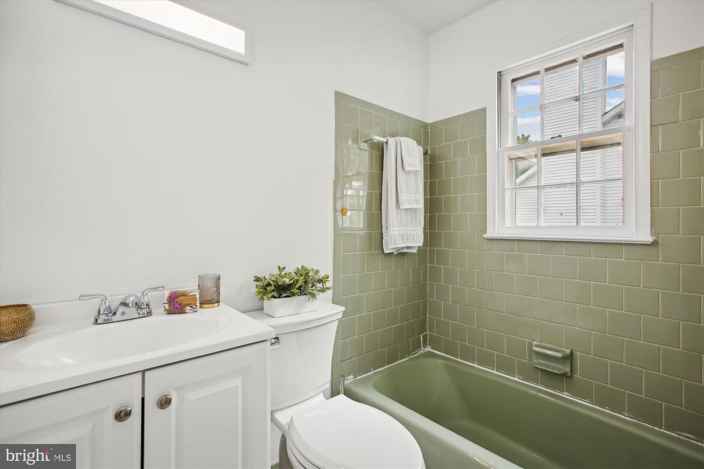 4831 SEMINOLE AVE, ALEXANDRIA, Virginia 22312, 3 Bedrooms Bedrooms, ,2 BathroomsBathrooms,Residential,For sale,4831 SEMINOLE AVE,VAFX2200560 MLS # VAFX2200560