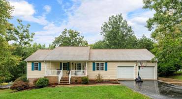 260 BEAGLE GAP RUN, WAYNESBORO, Virginia 22980, 4 Bedrooms Bedrooms, ,3 BathroomsBathrooms,Residential,260 BEAGLE GAP RUN,656944 MLS # 656944