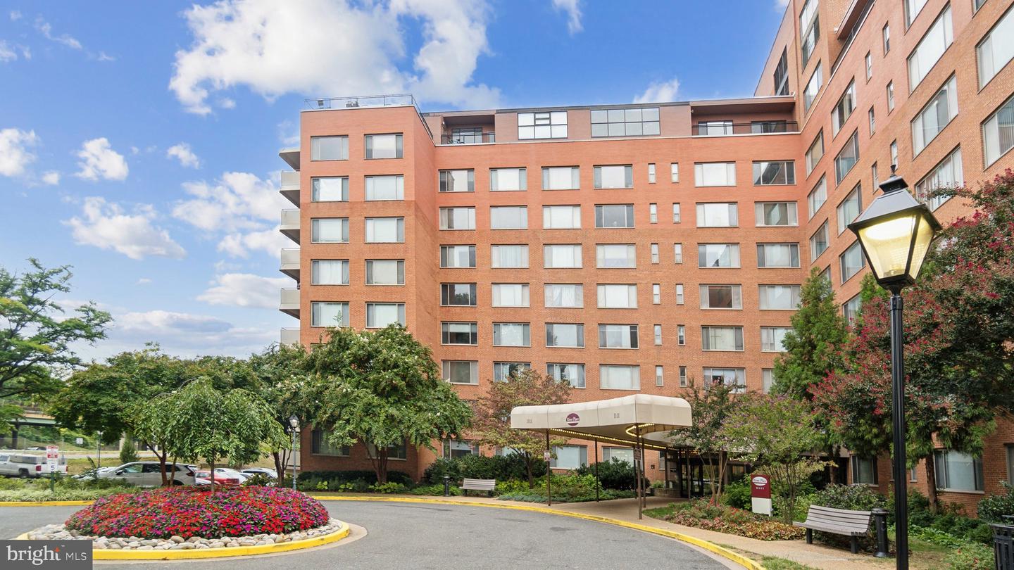 1111 ARLINGTON BLVD #1005, ARLINGTON, Virginia 22209, 2 Bedrooms Bedrooms, ,2 BathroomsBathrooms,Residential,For sale,1111 ARLINGTON BLVD #1005,VAAR2048608 MLS # VAAR2048608