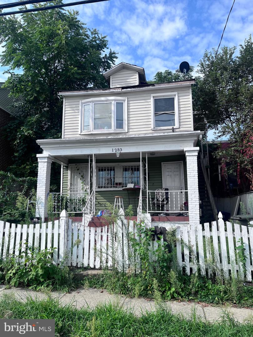 1253 SUMNER RD SE, WASHINGTON, District Of Columbia 20020, 3 Bedrooms Bedrooms, ,2 BathroomsBathrooms,Residential,For sale,1253 SUMNER RD SE,DCDC2159164 MLS # DCDC2159164