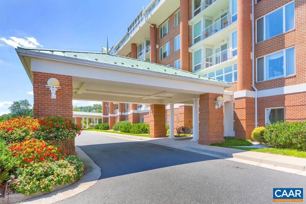 500 CRESTWOOD DR #1202, CHARLOTTESVILLE, Virginia 22903, 2 Bedrooms Bedrooms, ,2 BathroomsBathrooms,Residential,For sale,500 CRESTWOOD DR #1202,656934 MLS # 656934