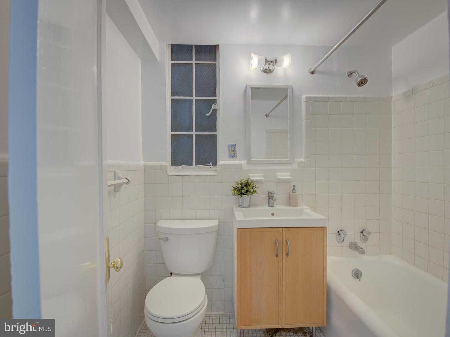 2040-2040 BELMONT RD NW #425, WASHINGTON, District Of Columbia 20009, ,1 BathroomBathrooms,Residential,For sale,2040-2040 BELMONT RD NW #425,DCDC2159998 MLS # DCDC2159998