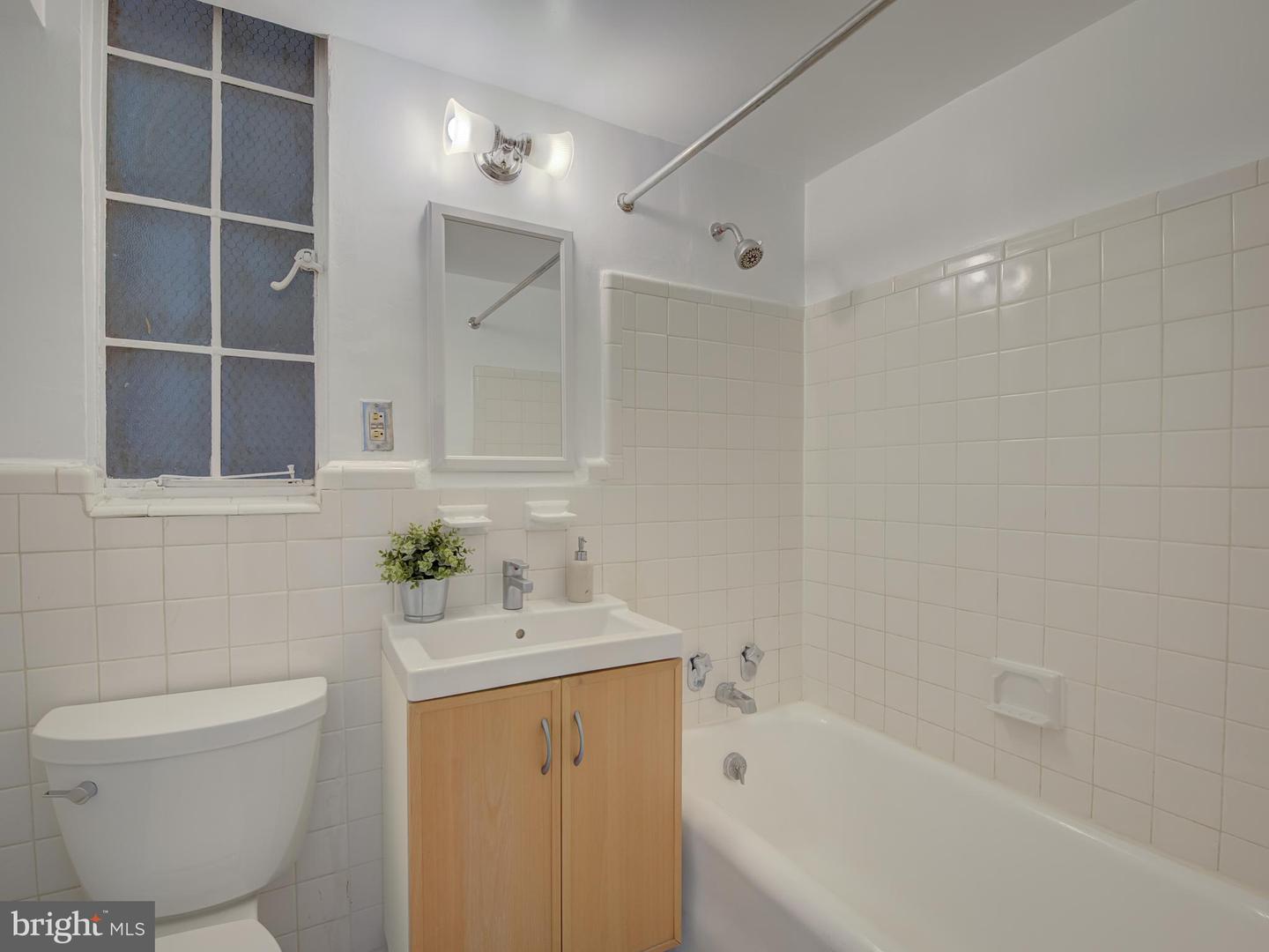 2040-2040 BELMONT RD NW #425, WASHINGTON, District Of Columbia 20009, ,1 BathroomBathrooms,Residential,For sale,2040-2040 BELMONT RD NW #425,DCDC2159998 MLS # DCDC2159998