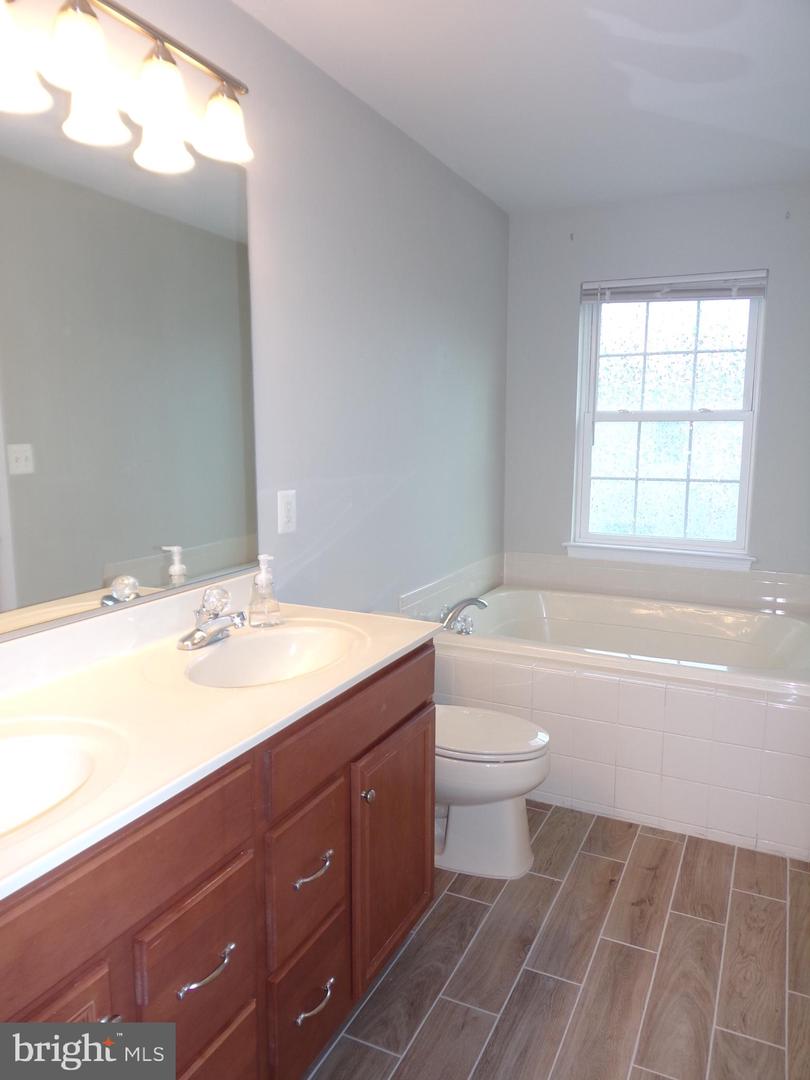 42811 SMALLWOOD TER, CHANTILLY, Virginia 20152, 3 Bedrooms Bedrooms, ,3 BathroomsBathrooms,Residential,For sale,42811 SMALLWOOD TER,VALO2079192 MLS # VALO2079192